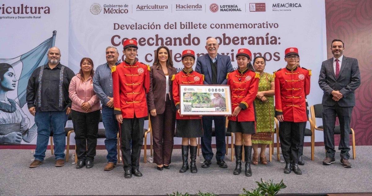 La Lotería Nacional y Agricultura develaron el billete conmemorativo Cosechando Soberanía: Los Chiles Mexicanos para reconocer a productores y promover consumo.