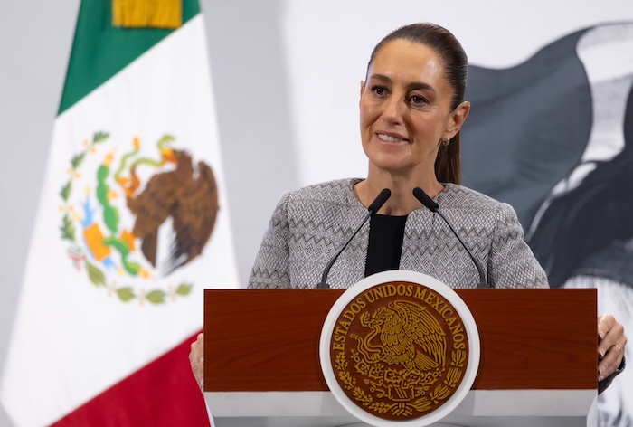 La Presidenta Claudia Sheinbaum Pardo pidió a las y los integrantes de la Coordinadora Nacional de Trabajadores de la Educación (CNTE) que aprueben o se deslinden de la violencia que se registró ayer en la sede de la Secretaría de Gobernación (Segob).