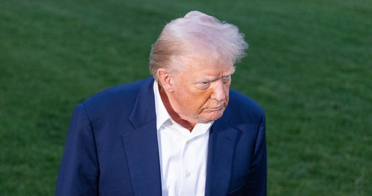 Donald Trump arremetió este martes contra Israel e Irán por lanzarse misiles luego de que él anunciara un alto al fuego que nadie atendió de forma inmediata.