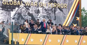 Estados Unidos es lo que es, no es otra cosa. Tenemos que hablarlo y socializarlo. Porque siempre ha sido así, sólo que ahora es más descarado, abiertamente inmoral y, por si fuera poco, tiene el rostro desagradable de Trump. Que nadie sienta asombro por los días oscuros que vivimos. Nadie. Y hay que prepararse porque se puede poner peor.