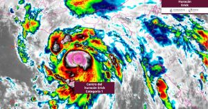 El huracán "Erick", actualmente de categoría 1, podría intensificarse a categoría 2 en las próximas horas e impactar en las costas de Guerrero y Oaxaca entre la noche de hoy y el transcurso del día de mañana, alertó Laura Velázquez Alzúa, titular de la Coordinación Nacional de Protección Civil (CNPC).