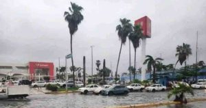 Cuatro derrumbes en vías de comunicación, tres embarcaciones hundidas, caída de árboles, inundaciones y cortes de luz dejó "Dalila" en Guerrero.
