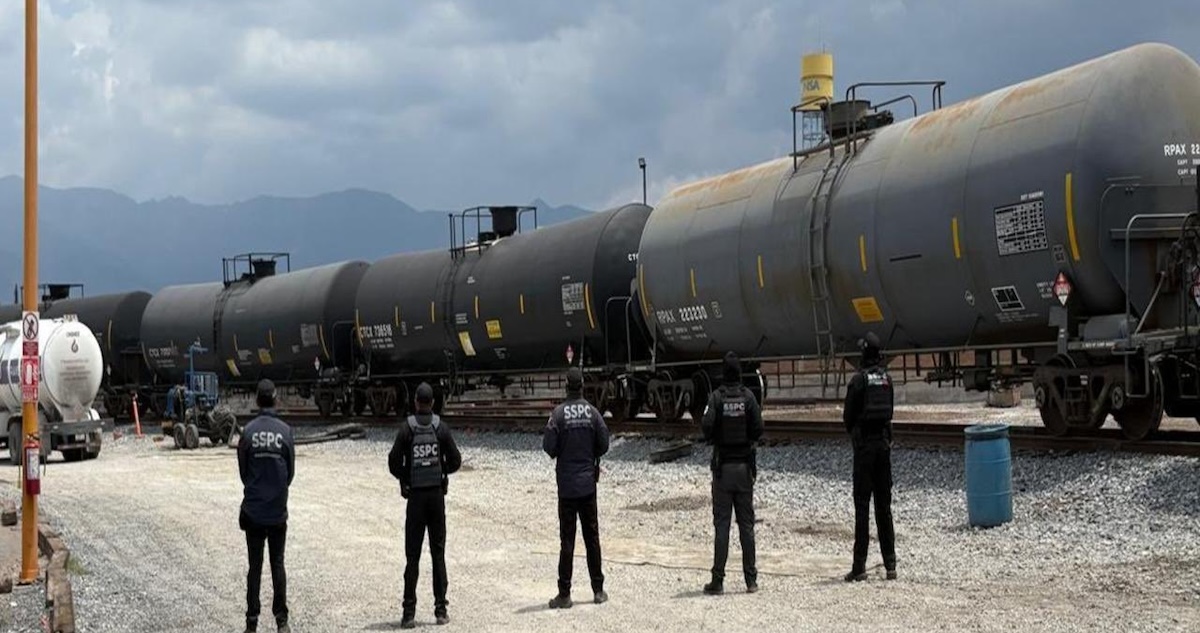 Unos sacan combustible, otros lo venden en miles de millones