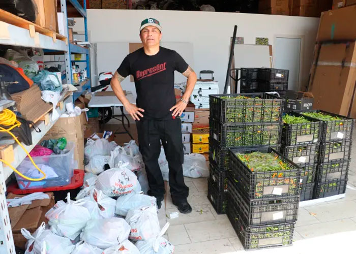 Héroes recaudan dinero y dan comida a migrantes encerrados en EU por miedo