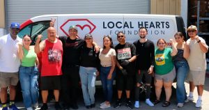 Héroes recaudan dinero y dan comida a migrantes encerrados en EU por miedo