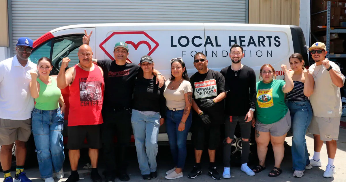 Héroes recaudan dinero y dan comida a migrantes encerrados en EU por miedo