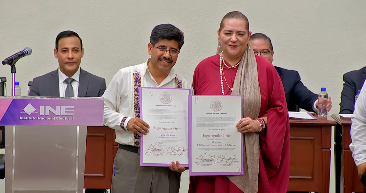 Guadalupe Taddei Zavala, Consejera presidenta del Instituto Nacional Electoral (INE), entregó su constancia de mayoría a Hugo Aguilar Ortiz como Ministro electo de la Suprema Corte de Justicia de la Nación (SCJN).