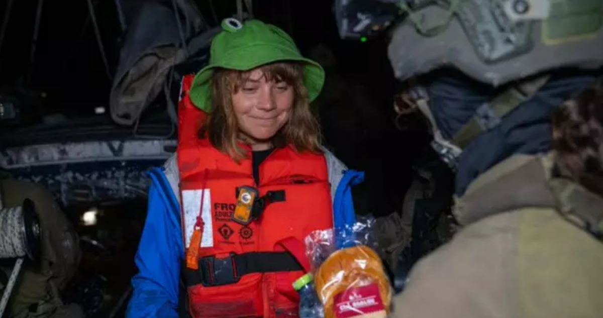 Israel intercepta barco con ayuda para Gaza.