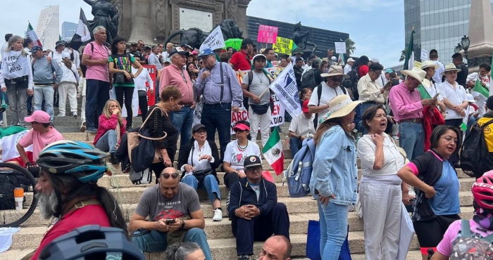 Protesta en Reforma contra el proceso electoral.