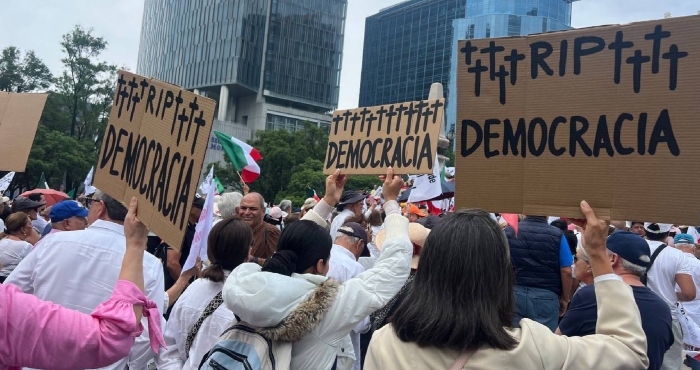 Protesta en Reforma contra el proceso electoral.
