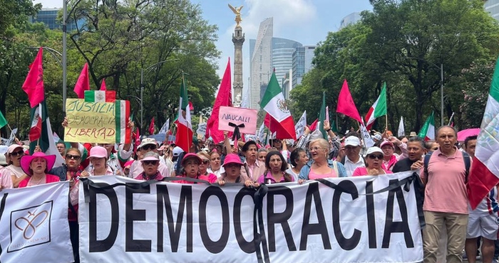 Protesta en Reforma contra el proceso electoral.
