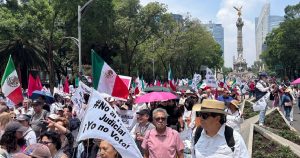 Protesta en Reforma contra el proceso electoral.