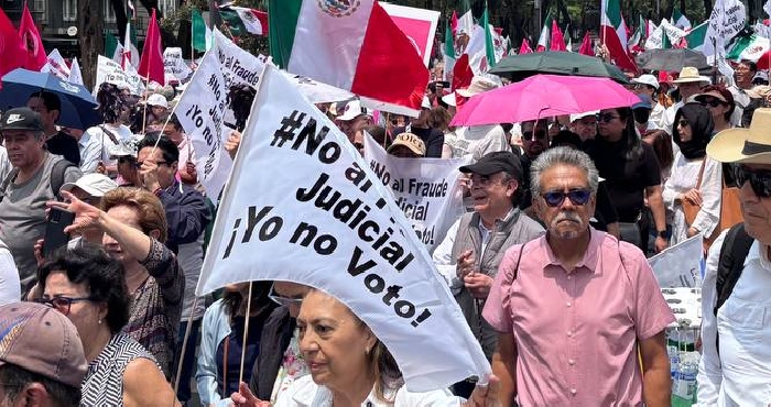 Protesta en Reforma contra el proceso electoral.