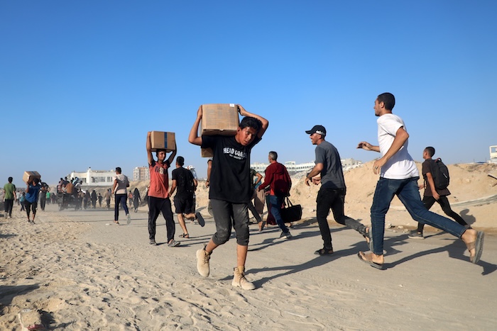 Al menos 16 palestinos han muerto a causa de un nuevo ataque perpetrado por tropas de Israel contra civiles que esperaban recibir ayuda en la Franja de Gaza.