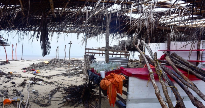 Restablecen servicios tras huracán "Erick".