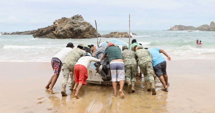 Restablecen servicios tras huracán "Erick".