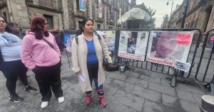 Un pequeño grupo de ciudadanos se manifestó frente a Palacio Nacional para exigir la intervención del Gobierno federal y justicia en sus respectivos casos.