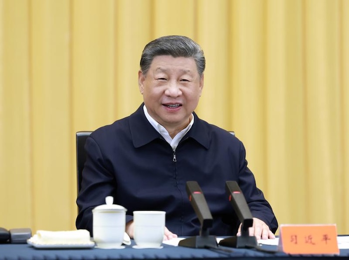 El Presidente chino, Xi Jinping, mantuvo hoy jueves una conversación telefónica con Donald Trump. La agencia estatal de noticias de China dijo que Trump buscó diálogo con Xi, y no al revés.
