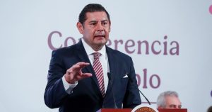 Alejandro Armenta le truena los dedos a Secretaria de Turismo.