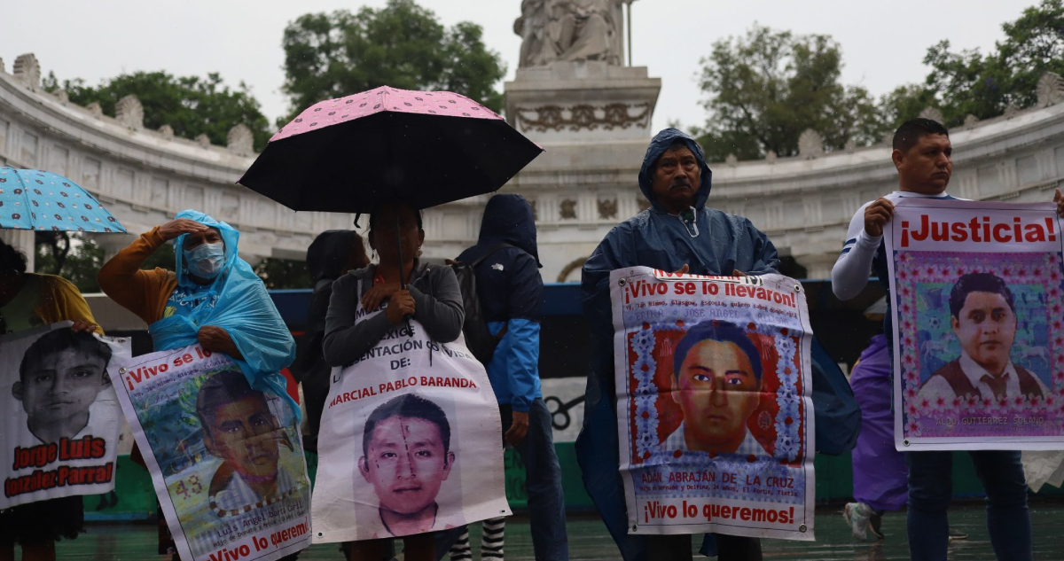 Claudia Sheinbaum aseguró que se trabaja en nuevas líneas de investigación sobre el caso Ayotzinapa, las cuales se darán a conocer a las familias en septiembre.