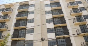 Al no cobrar IVA en vivienda de los hogares más ricos, el Estado está subsidiando en parte ese modelo de ciudad desigual.