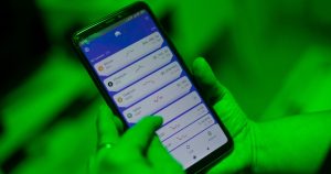 El dinero del crimen se transfiere a criptomonedas, que atraviesan la frontera a México: ahí son vendidas más baratas a cambio de dólares.