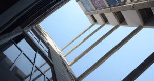 El negocio de rentas temporales de apps como airbnb suelen impactar en la gentrificación de zonas urbanas.