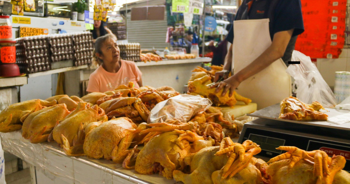 Familia Michoacan controaba el precio del pollo.