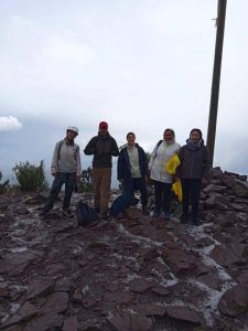 La joven Ameli García, ubicada en esta foto en el extremo izquierdo.