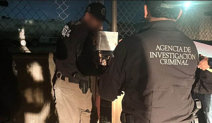 La FGR aseguró más de un millón 800 mil litros de combustible, así como equipo para extracción y transporte de hidrocarburo, durante un cateo en Tamaulipas.