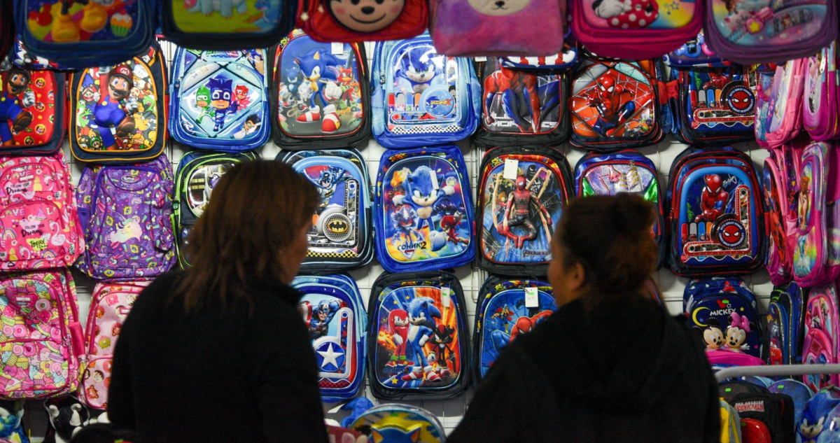 La compra de útiles y uniformes para el regreso a clases puede ser un desafío, por lo que la Profeco dio tips para evitar gastos innecesarios y contratiempos.