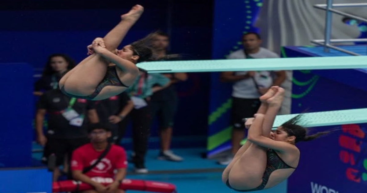 Las clavadistas Lía y Mía Cueva, de 14 años, ganaron el bronce en el Mundial de Deportes Acuáticos Singapur 2025.