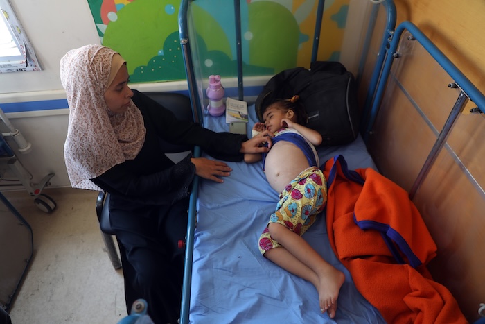 Las y los niños mueren de hambre en la Franja de Gaza ante la severa crisis desatada por la guerra mientras fábricas de armas obtienen ganancias récord.