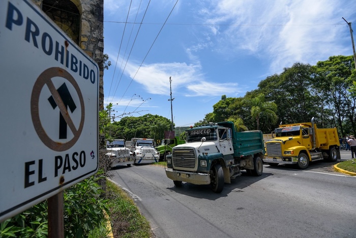 Derivado del "Operativo liberación" implementado en el Edomex contra negocios que operan para "La Familia Michoacana" se registraron bloqueos en municipios.