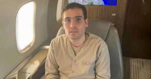 El Secretario de Seguridad, Omar García Harfuch, confirmó que Ovidio Guzmán sigue detenido en EU, pero desconoce si está en una prisión de baja seguridad.