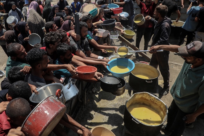 Las y los niños mueren de hambre en la Franja de Gaza ante la severa crisis desatada por la guerra mientras fábricas de armas obtienen ganancias récord.