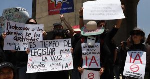 Claudia Sheinbaum Pardo confirmó que su Gobierno trabaja una iniciativa de Ley para regular el uso de la Inteligencia Artificial (IA) en el doblaje de voz.