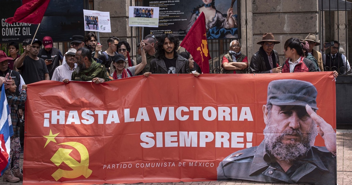 Vecinos de la Tabacalera y simpatizantes de la Revolución Cubana se manifestaron para exigir que regresen las estatuas de Fidel Castro y Ernesto "Che" Guevara.