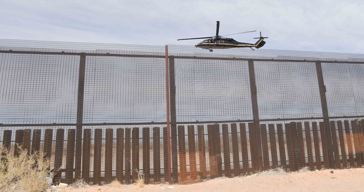 Helicópteros y camionetas de protección fronteriza de los Estados Unidos, y del Departamento de Seguridad Pública de Texas, realizan recorridos en la frontera con México en enero de 2025, cuando Donald Trump asumió la Presidencia de EU.