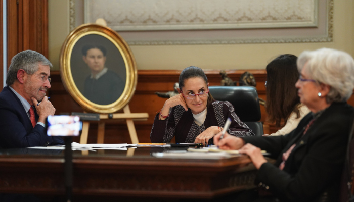 Sheinbaum hablando con Lula Da Silva.