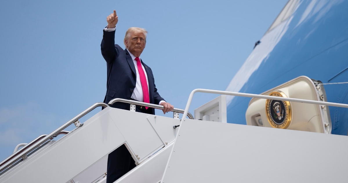 Trump afirmó que nunca acudió a la isla de JEffrey Epstein, pero acusó al expresidente Clinton de ir "28 veces".