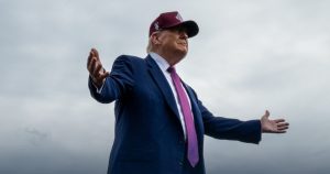 Trump se deslinda del MAGA por caso Epstein.