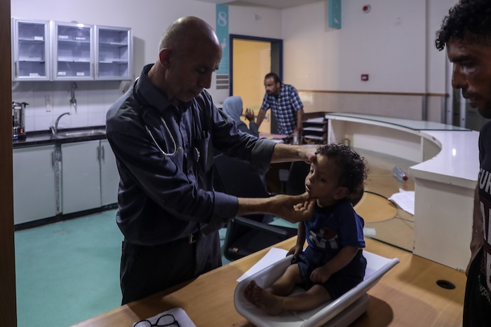 Las y los niños mueren de hambre en la Franja de Gaza ante la severa crisis desatada por la guerra mientras fábricas de armas obtienen ganancias récord.