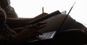 A veces nos olvidamos del correo electrónico porque estamos más pendientes de likes, seguidores y videos virales, pero el email marketing sigue siendo el rey.