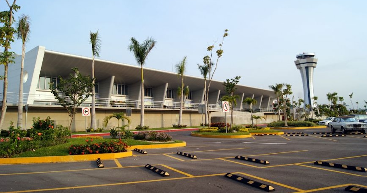 El Aeropuerto de Cuernavaca reportó que ocurrió un percance con una aeronave que realizaba un vuelo de entrenamiento, lo que dejó dos personas lesionadas.