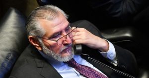 De eso se trata que el Gobernador no sepa.