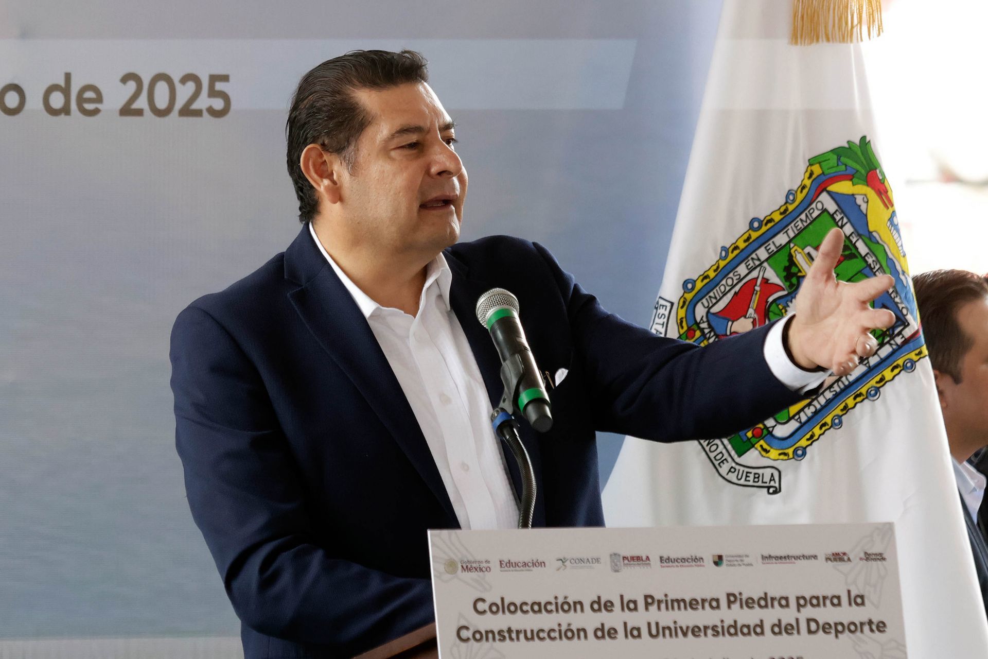 El Senador de Morena, Ignacio Mier, busca burlar las reglas de Claudia Sheinbaum contra el nepotismo, por lo que negó ser primo de Alejandro Armenta, Gobernador de Puebla.