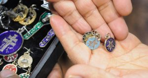 De amuletos y pepenadores.