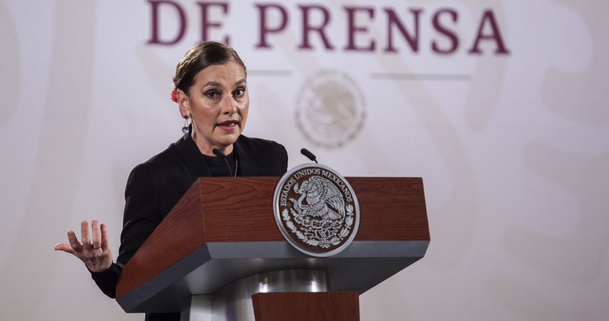 Beatriz Gutiérrez Müller negó haber cambiado de residencia a Madrid junto a su hijo y denunció una campaña para atacar el legado del expresidente López Obrador.