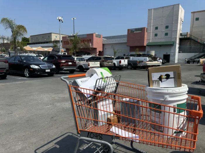 Las y los paisanos piden boicotear a Home Depot, Target, Walmart y McDonald’s por ayudar al ICE a realizar sus redadas migratorias en Los Ángeles, California.